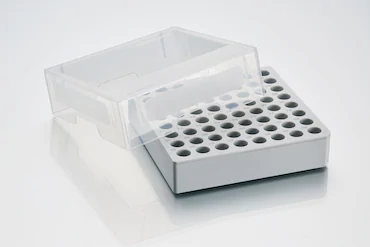 艾本德儲存盒 8 × 8, 可放置 64  個試管， 1  –  2  mL，3  件，高 53  mm，2  英寸，聚丙烯材料，可耐受最低 -86  °C，可高溫高壓滅菌，帶蓋子并具有數(shù)字字母標(biāo)識